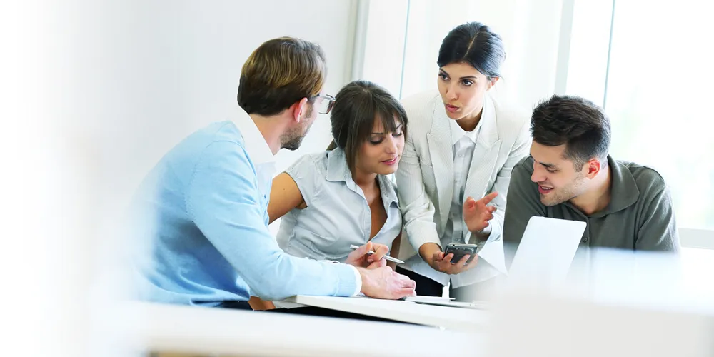 4-people-laptop-phone_tcm234-154315.jpg